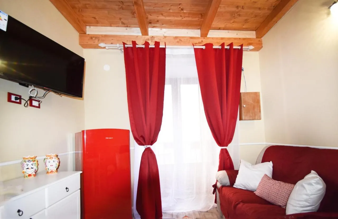 Luxury Apartment Via Genova Palermo 0*,  Włochy